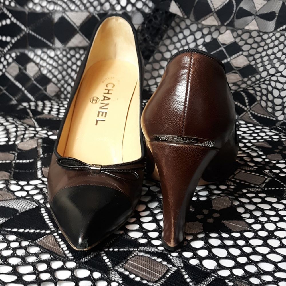 Chanel Brown & Black Leather Pumps